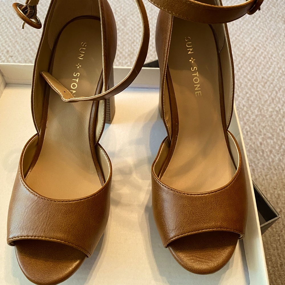 Sun Stone Cognac/brown heels 7.5 wide